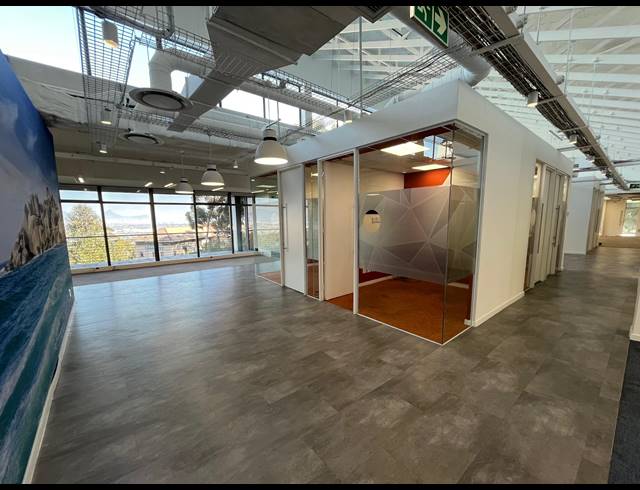 914M² OFFICE TO LET IN BELVEDERE TYGERBERG
